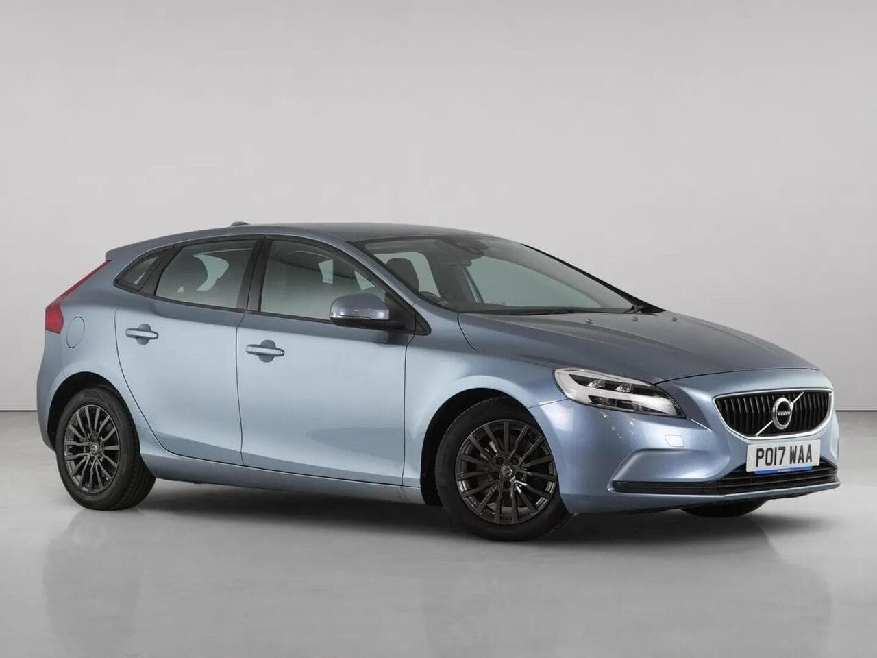 Volvo V40 - Volvo V40 2.0 T2 Momentum Nav Plus Hatchback 5dr Petrol Manual Euro 6 (s/s) (122 ps)