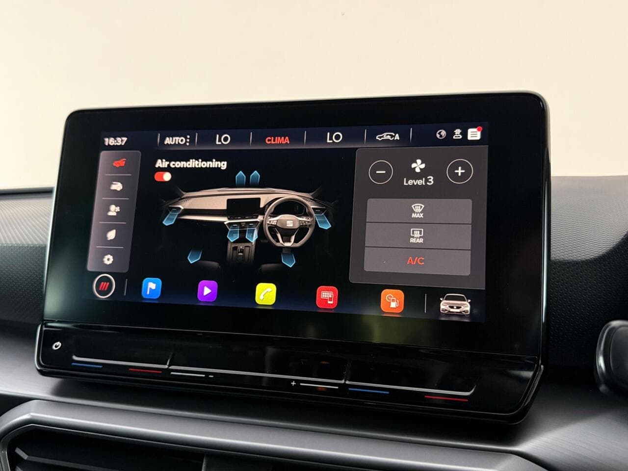 SEAT Leon thumbnail Infotainment System