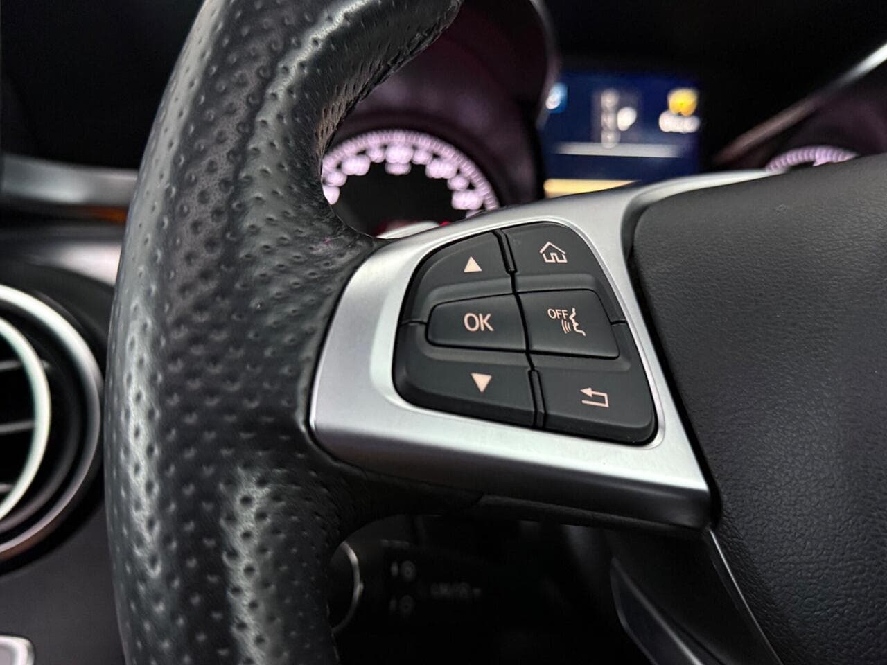 Mercedes-Benz GLC thumbnail Misc Controls