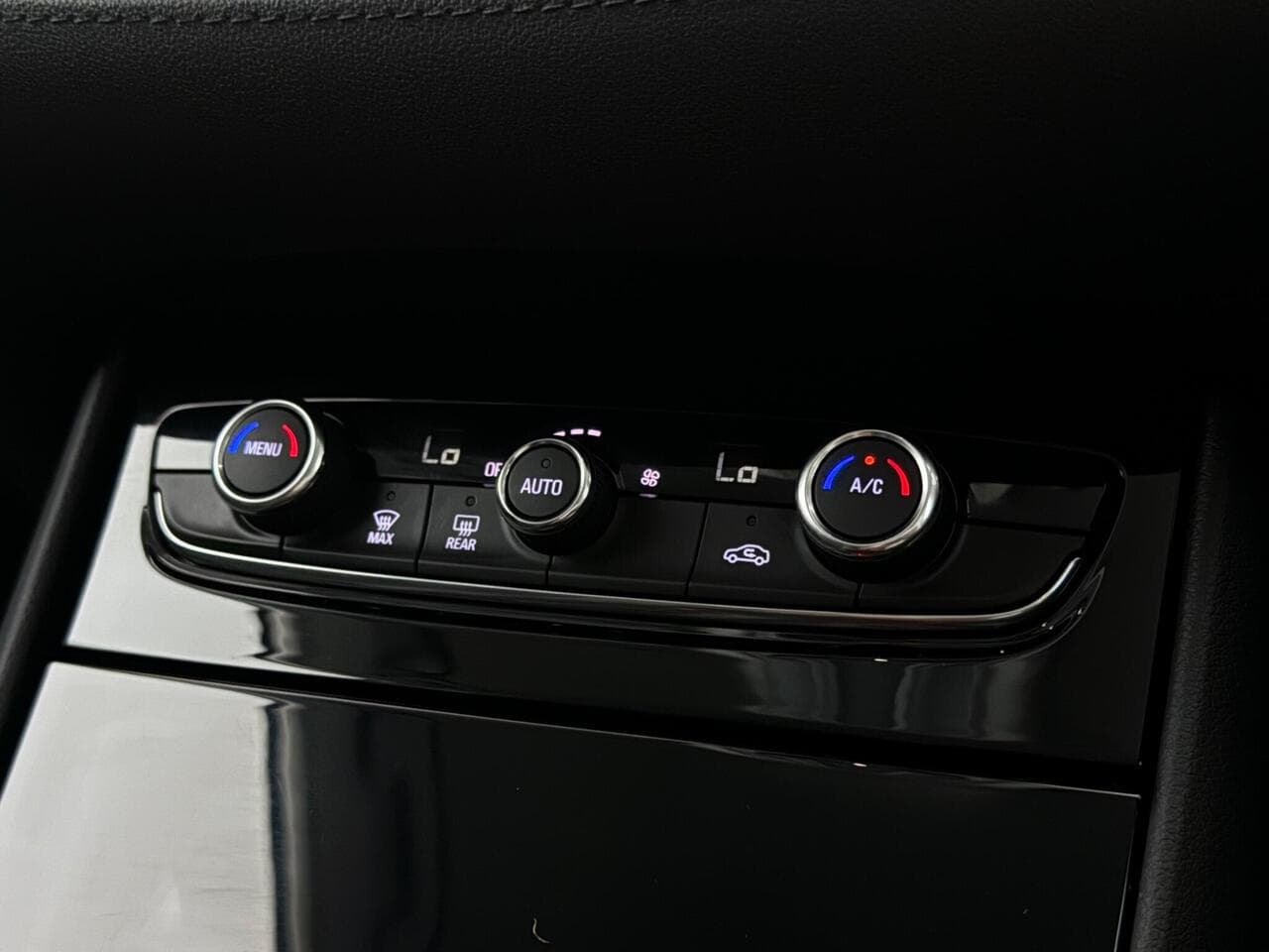 Vauxhall Grandland X thumbnail Misc Controls