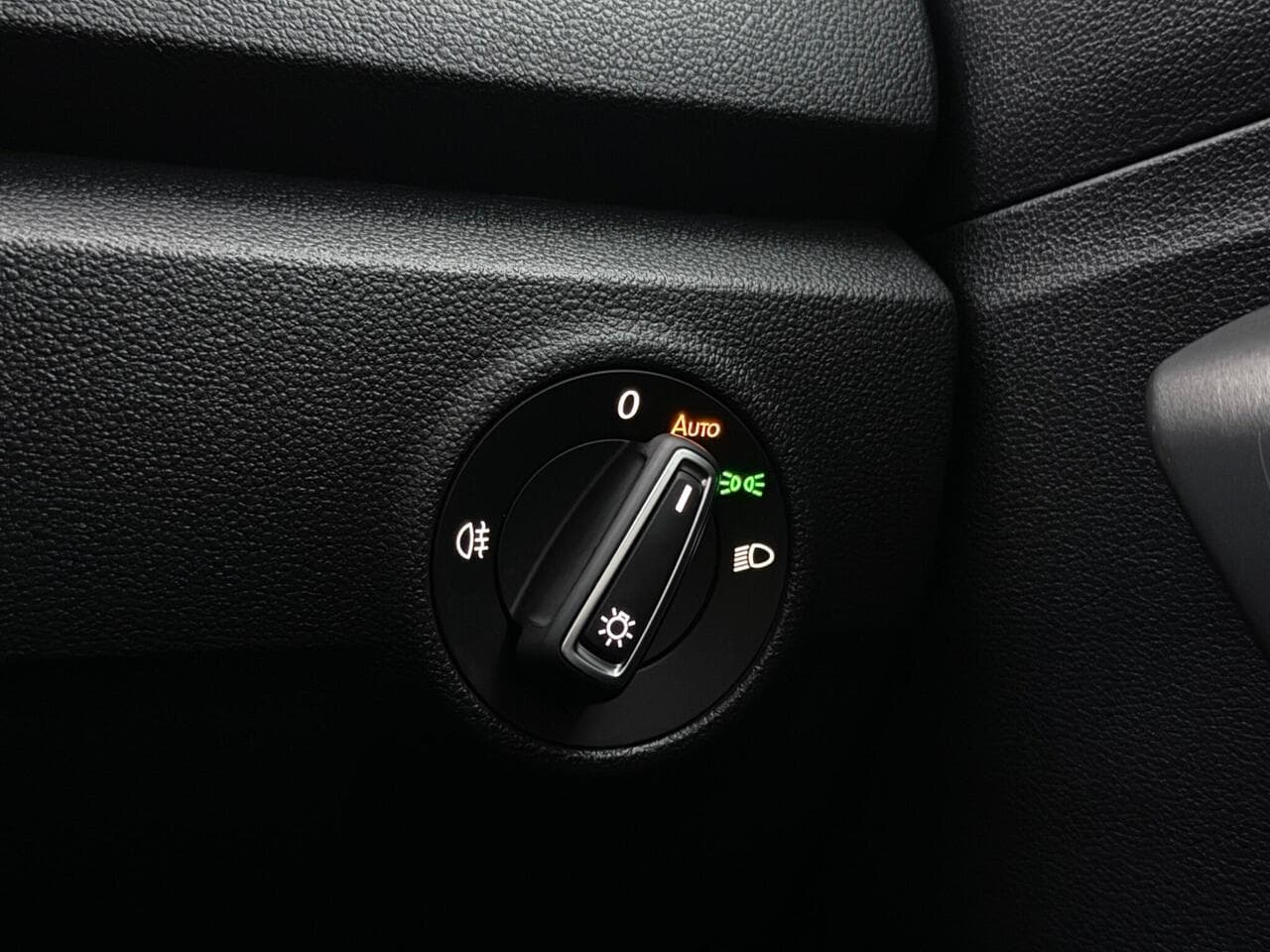 Volkswagen T-Roc thumbnail Misc Controls