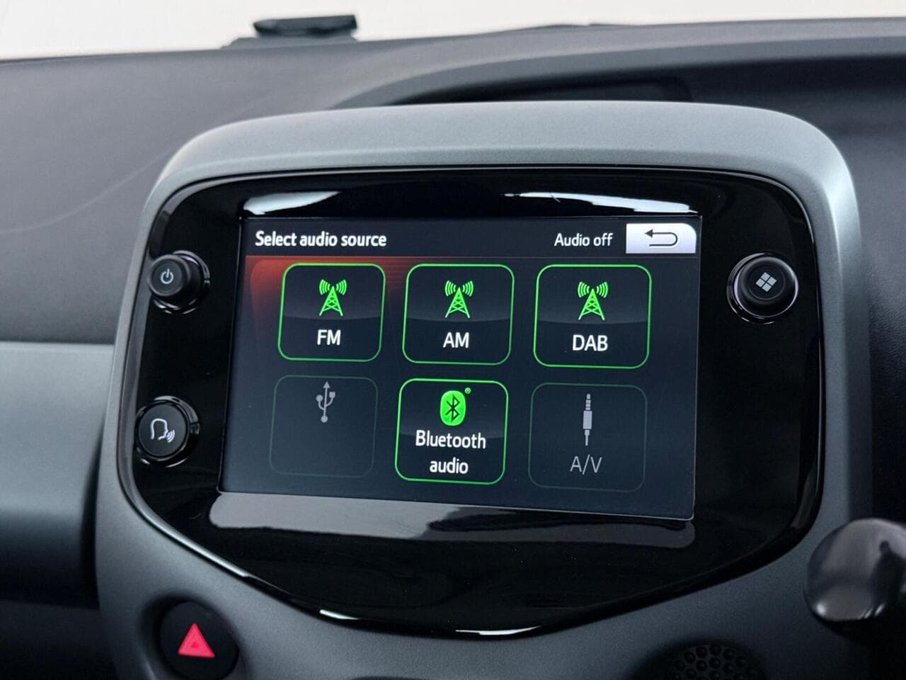 Toyota AYGO thumbnail Infotainment System