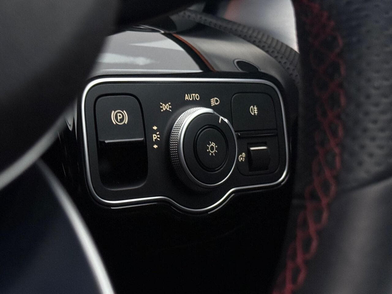 Mercedes-Benz CLA thumbnail Misc Controls