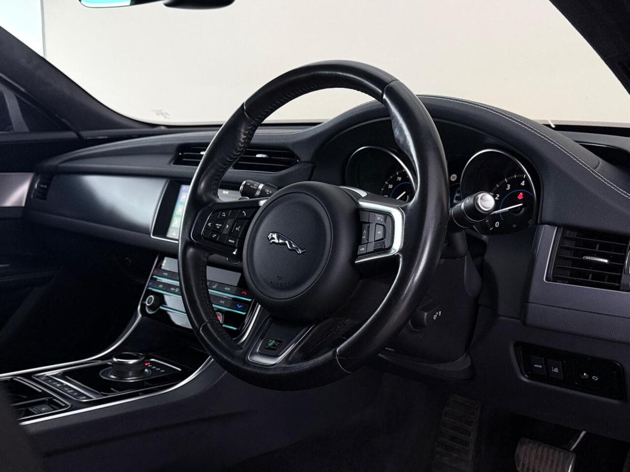 Jaguar XF thumbnail Steering Wheel