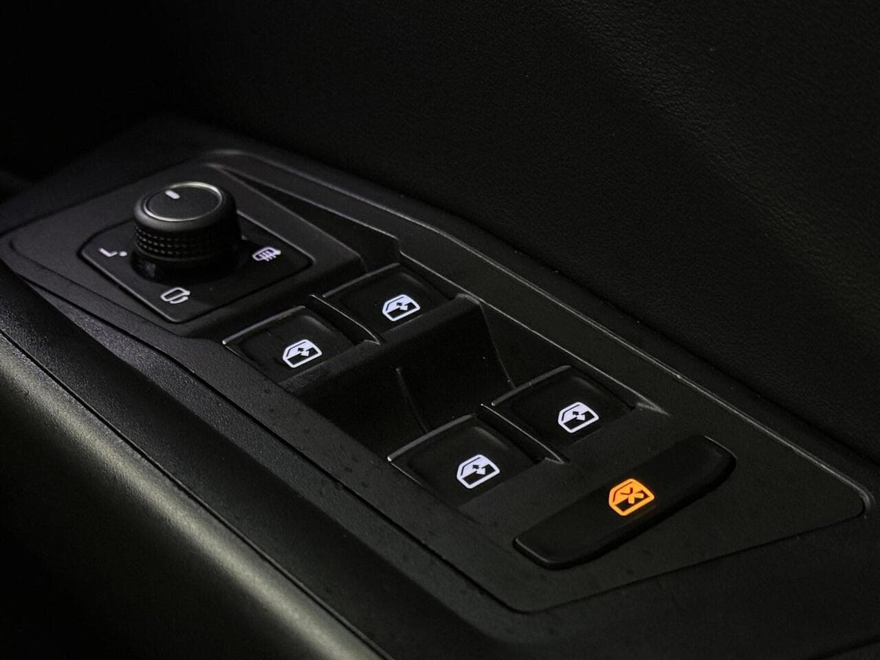 Volkswagen T-Roc thumbnail Misc Controls