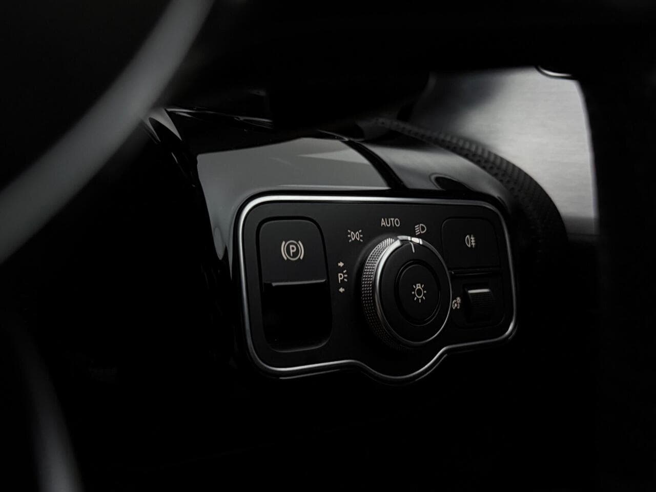 Mercedes-Benz CLA thumbnail Misc Controls