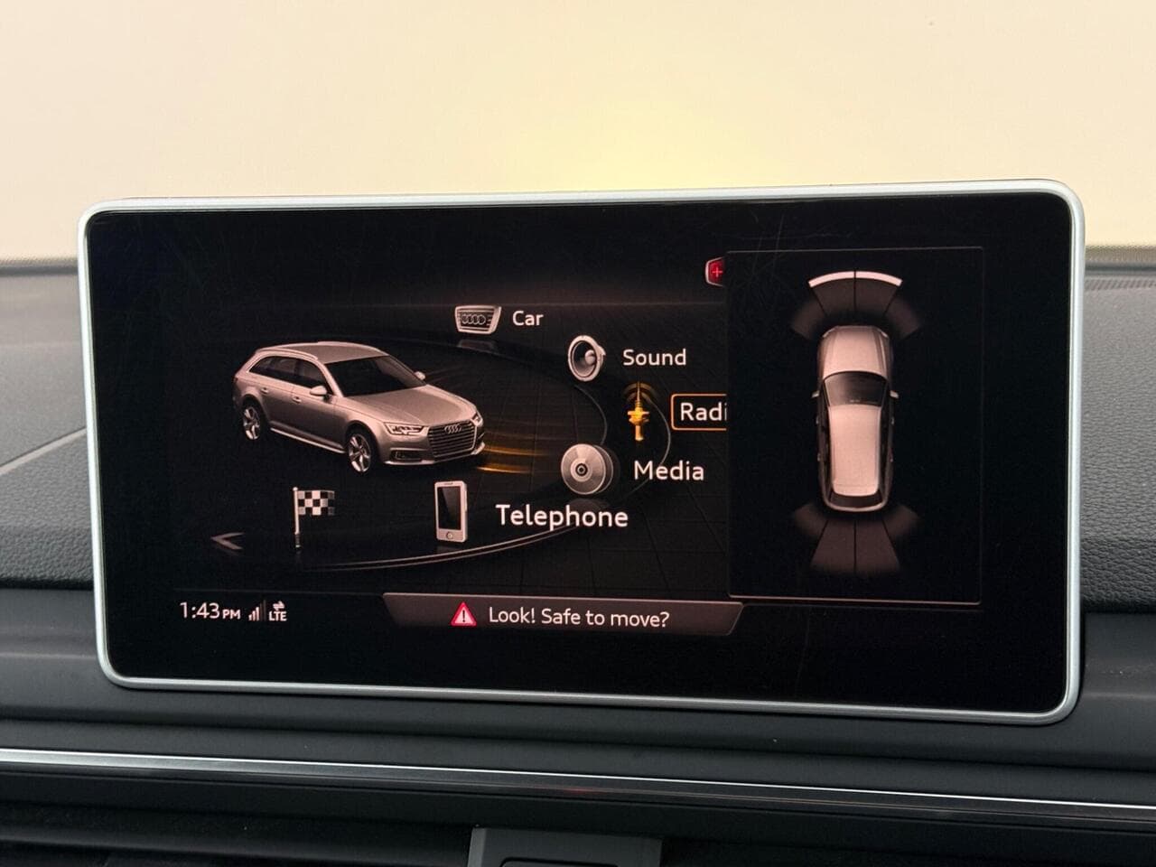 Audi A4 Avant thumbnail Infotainment System