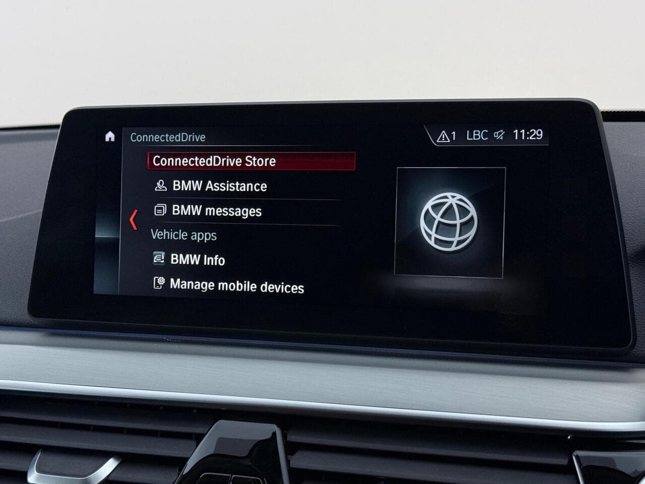 BMW 5 Series thumbnail Infotainment System