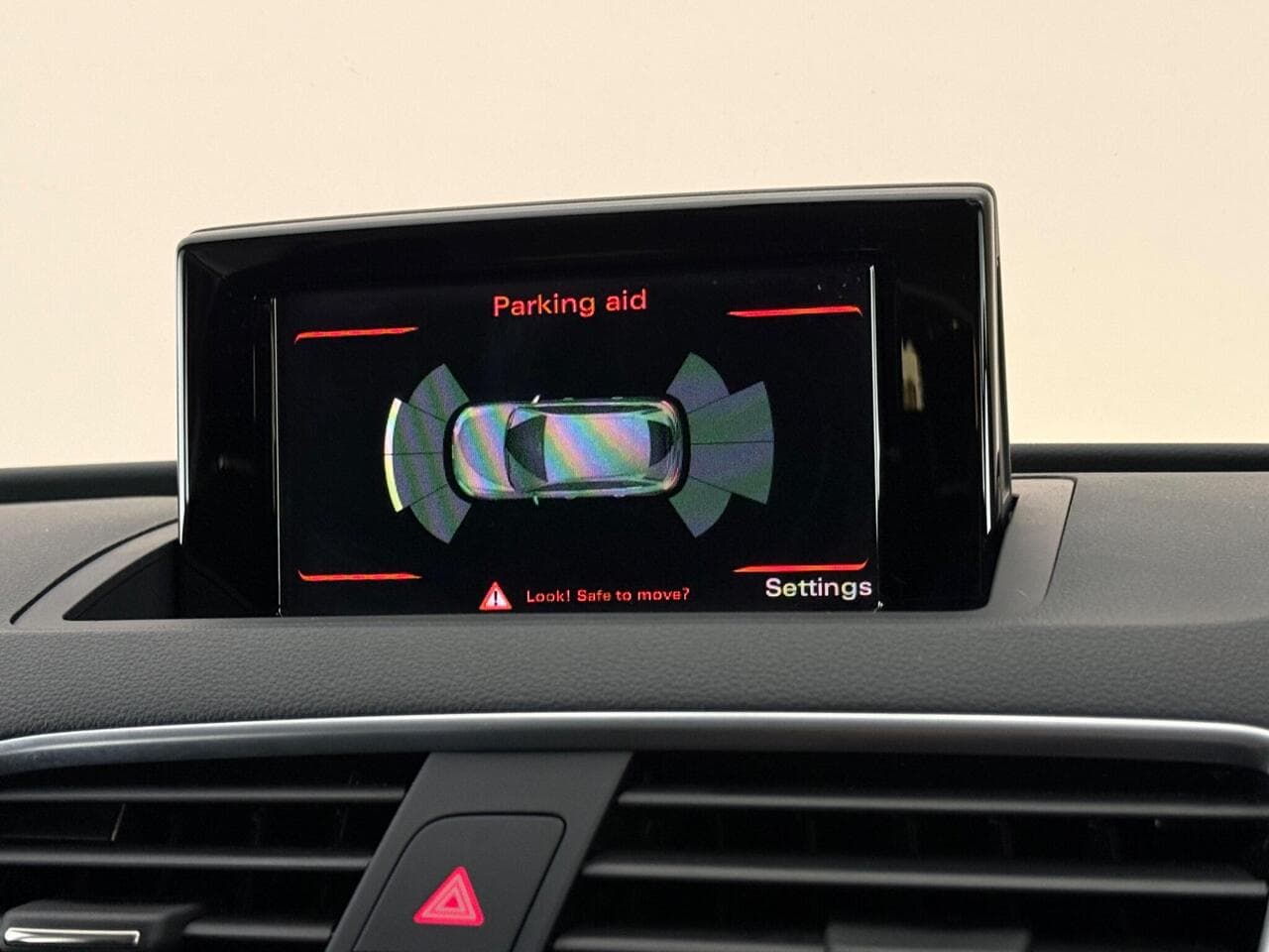 Audi Q3 thumbnail Infotainment System