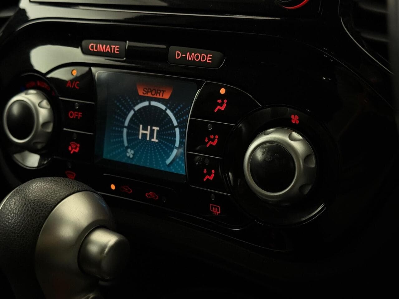 Nissan Juke thumbnail Interior Front