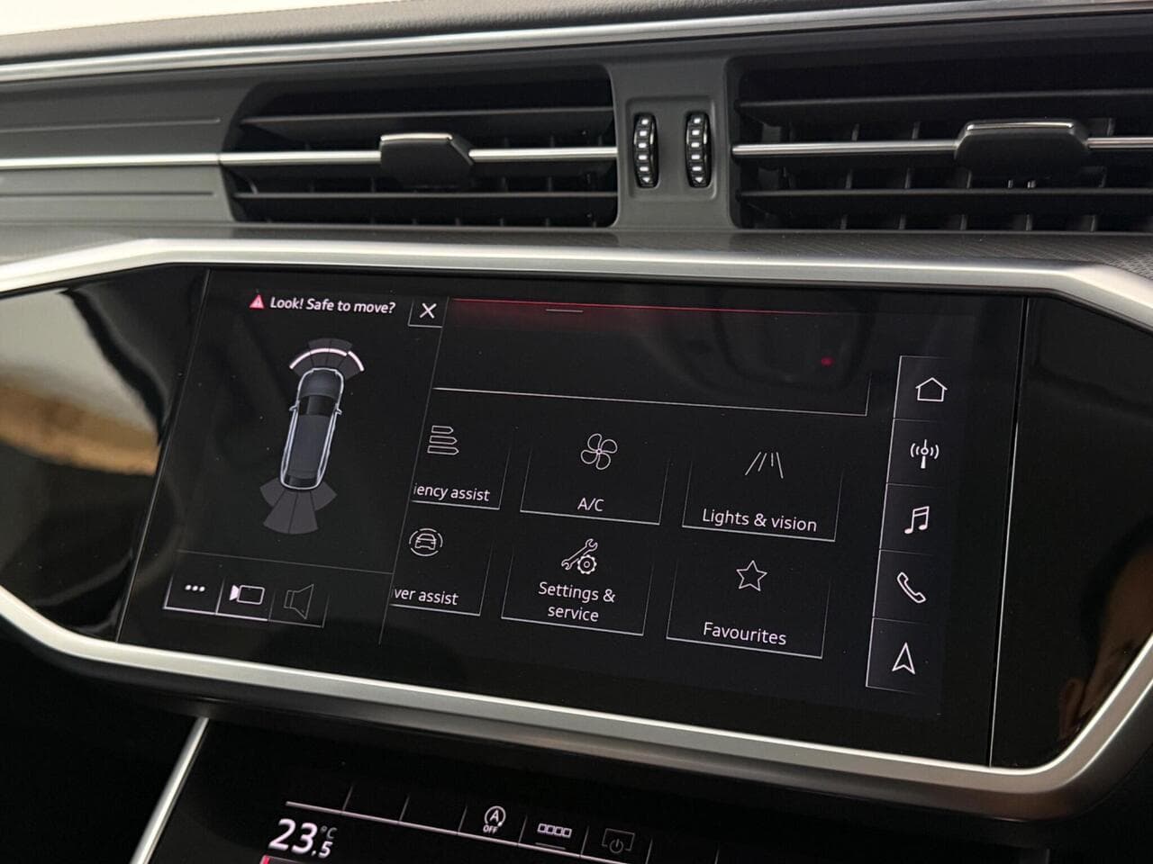 Audi A6 Avant thumbnail Infotainment System
