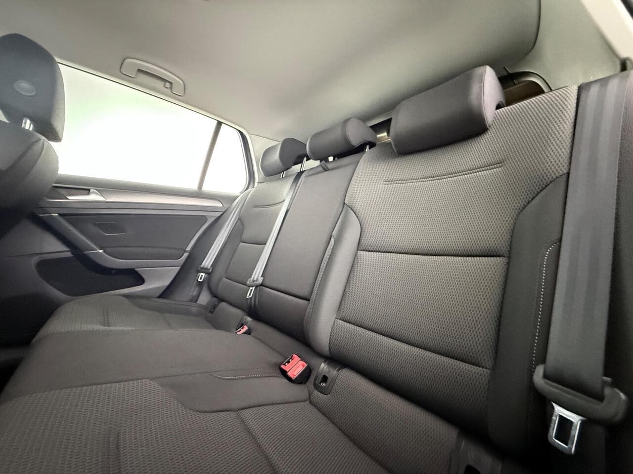 Volkswagen Golf thumbnail Seat Front Passenger