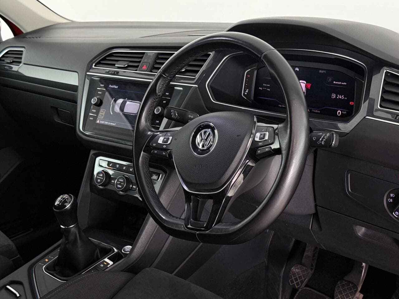 Volkswagen Tiguan Allspace thumbnail Steering Wheel