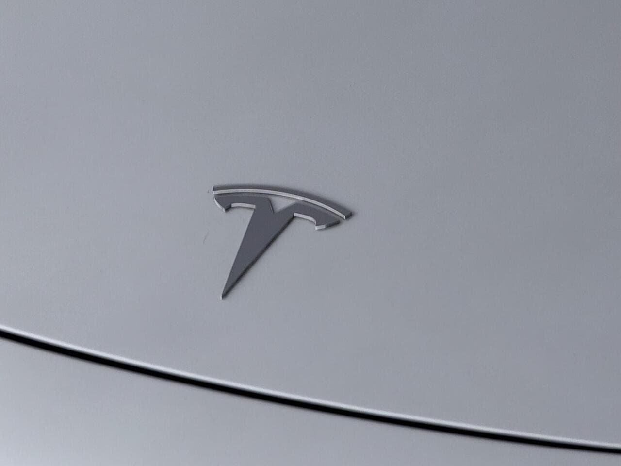Tesla Model 3 thumbnail Badge Exterior