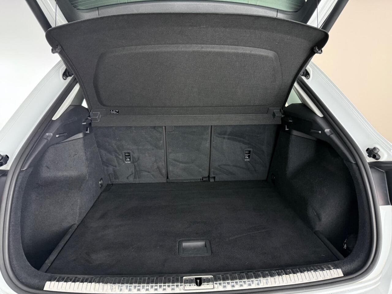 Audi Q3 thumbnail Boot