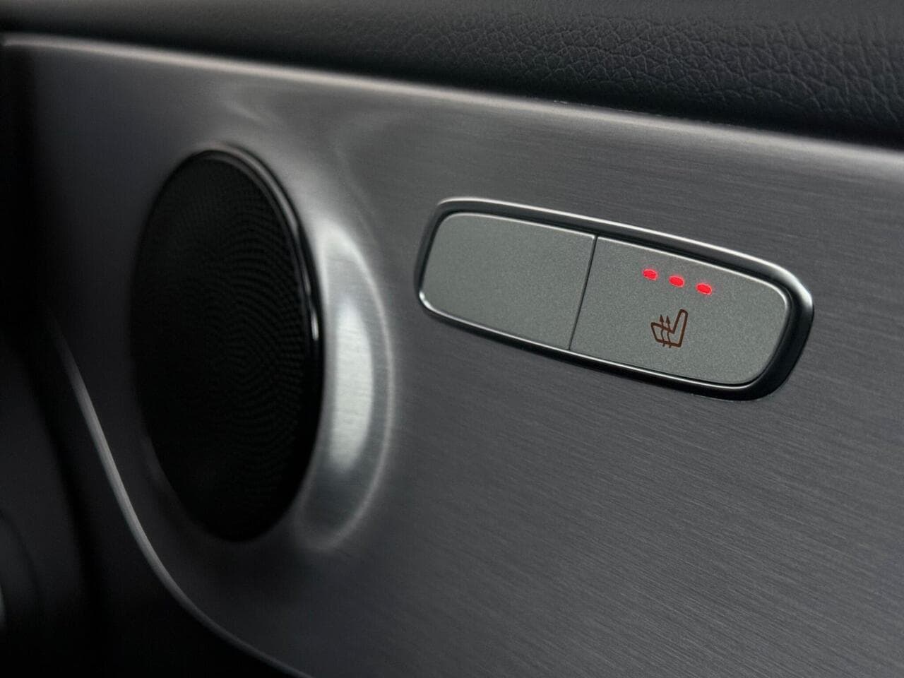 Mercedes-Benz C Class thumbnail Misc Controls