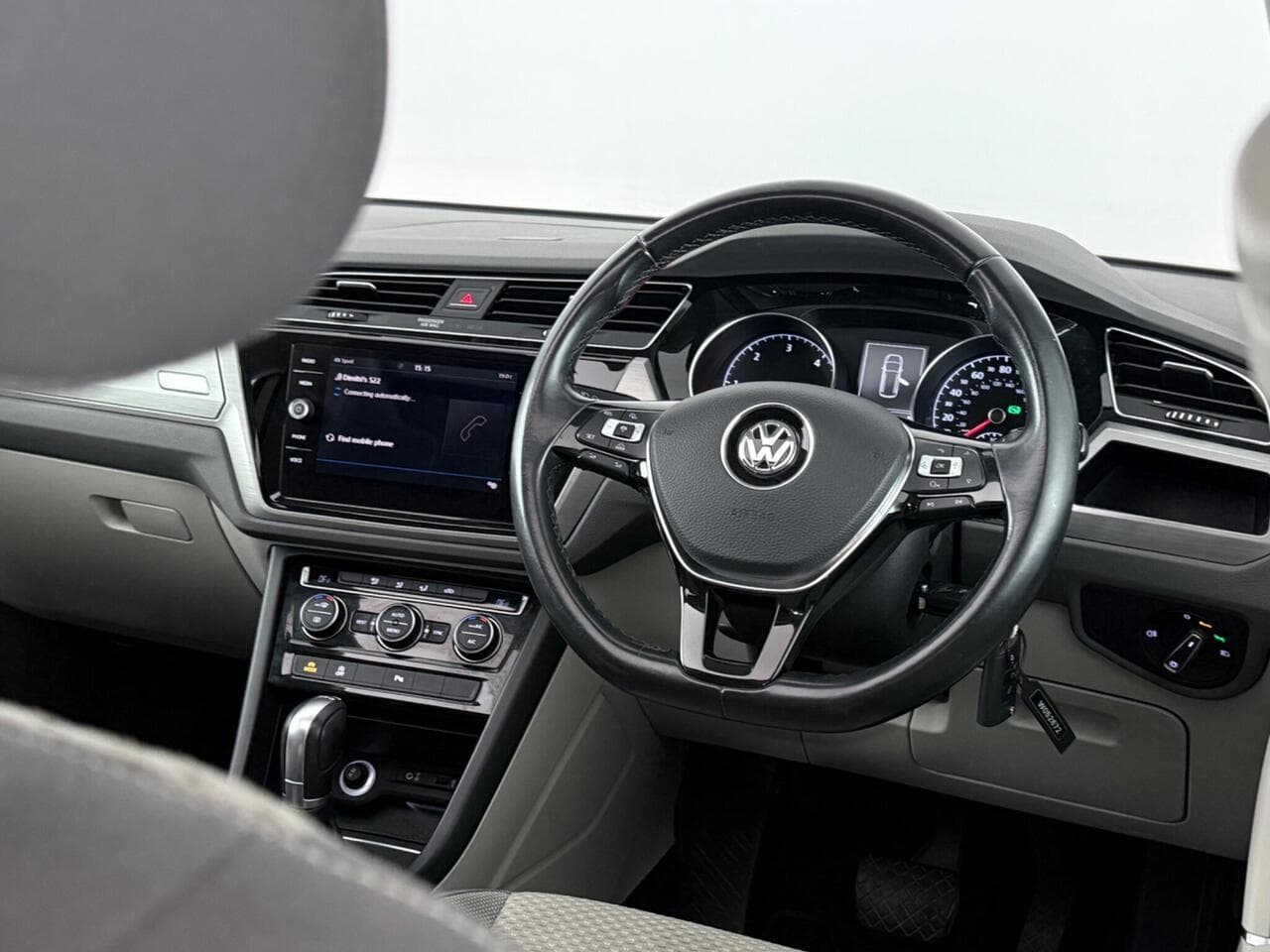 Volkswagen Touran thumbnail Inconclusive
