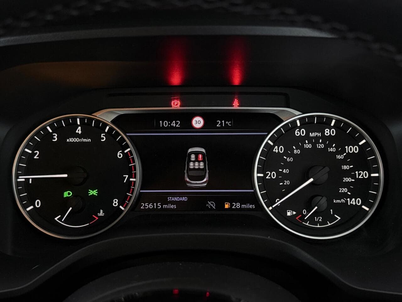 Nissan Qashqai thumbnail Driver Instruments