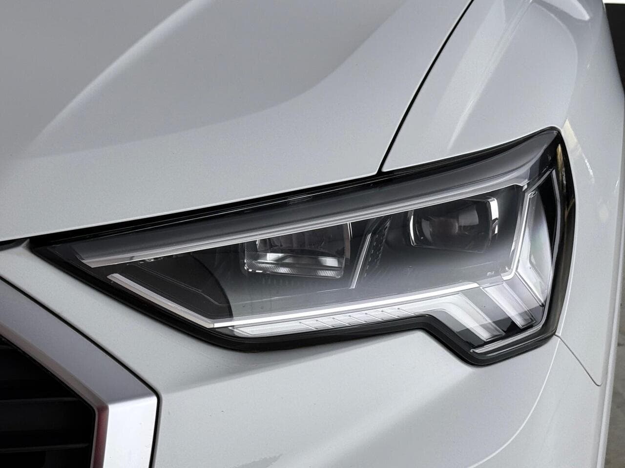 Audi Q3 thumbnail Lights Front