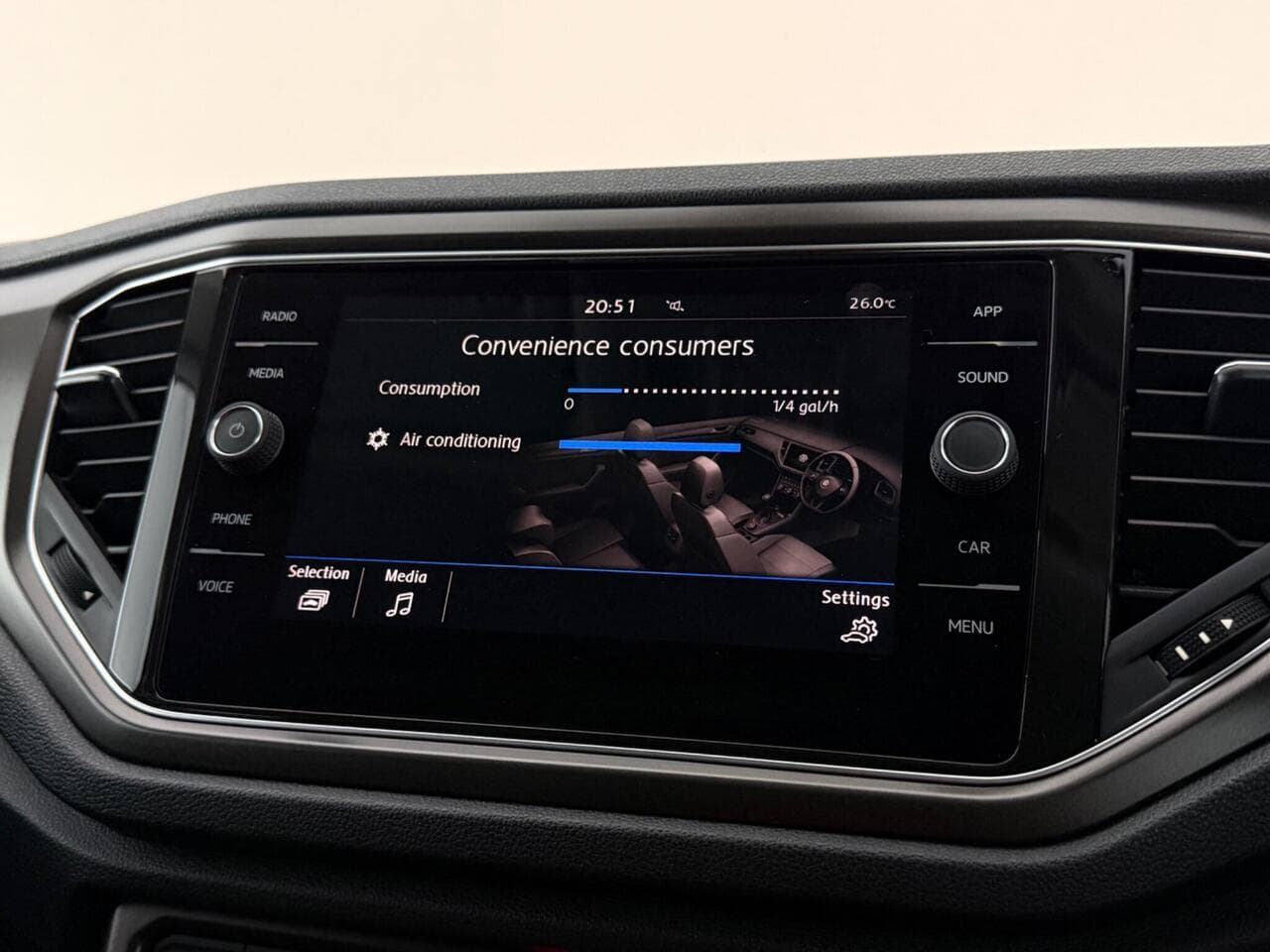 Volkswagen T-Roc thumbnail Infotainment System