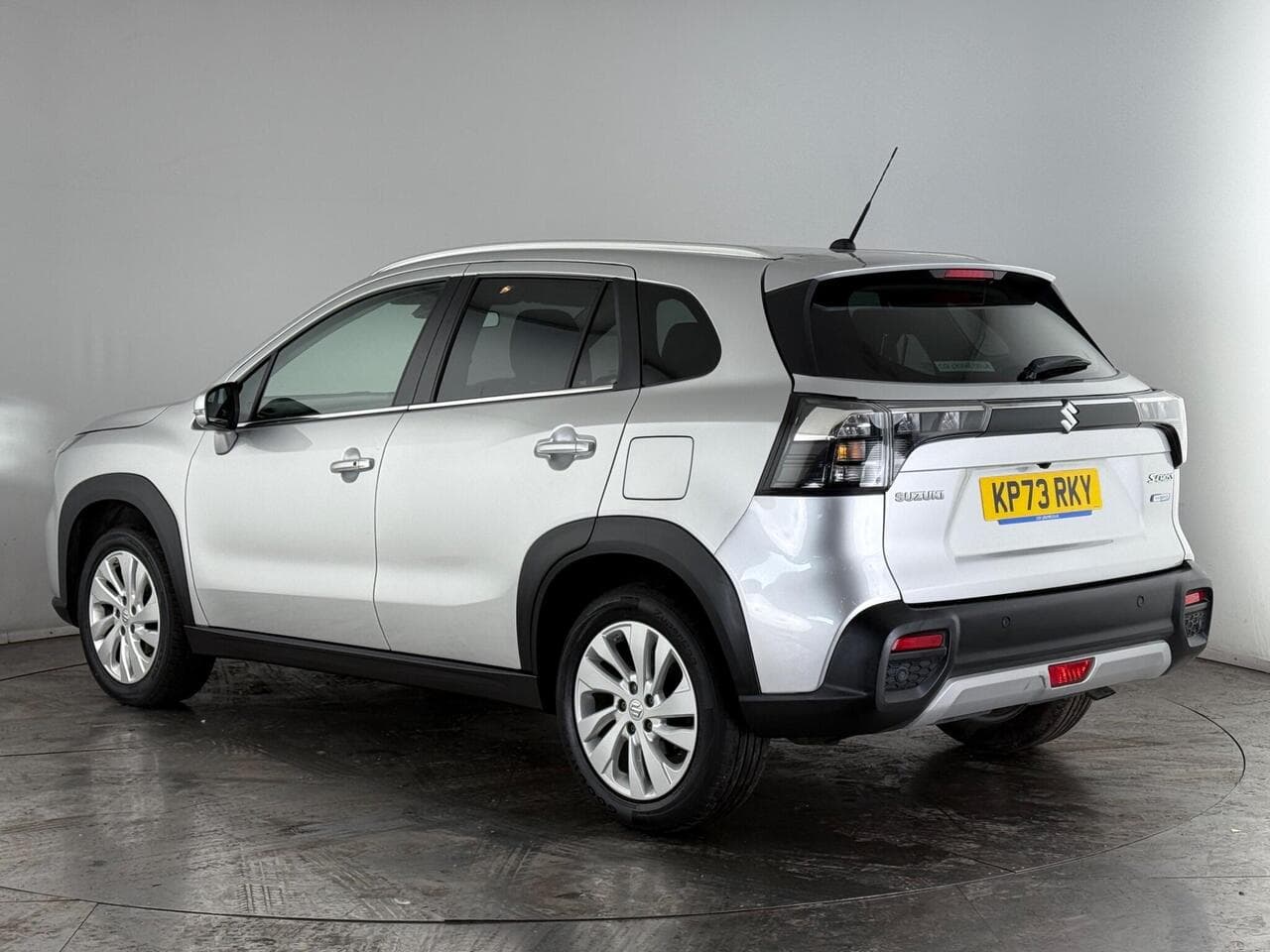 Suzuki S-Cross thumbnail Rear Left