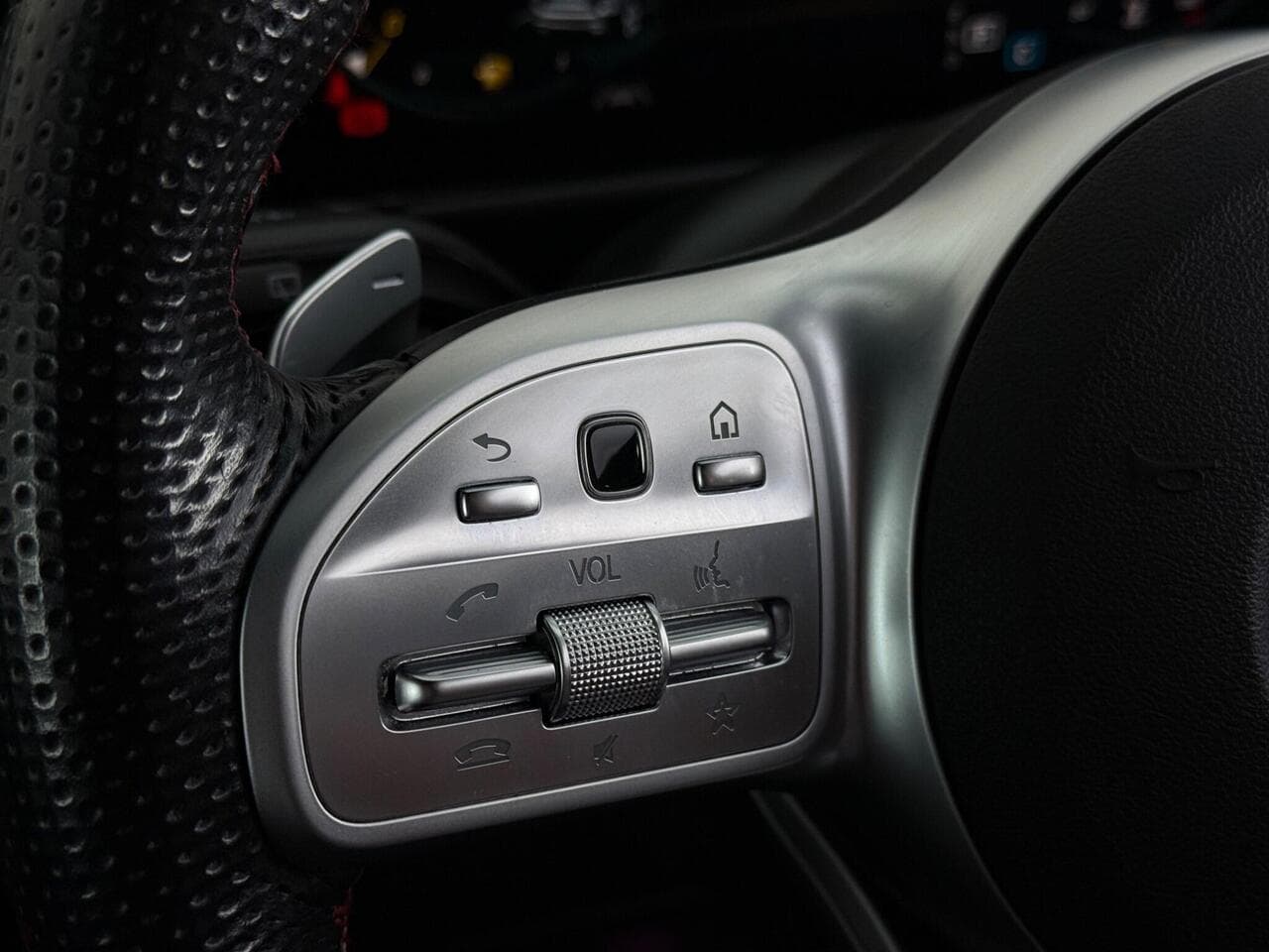 Mercedes-Benz GLB thumbnail Misc Controls