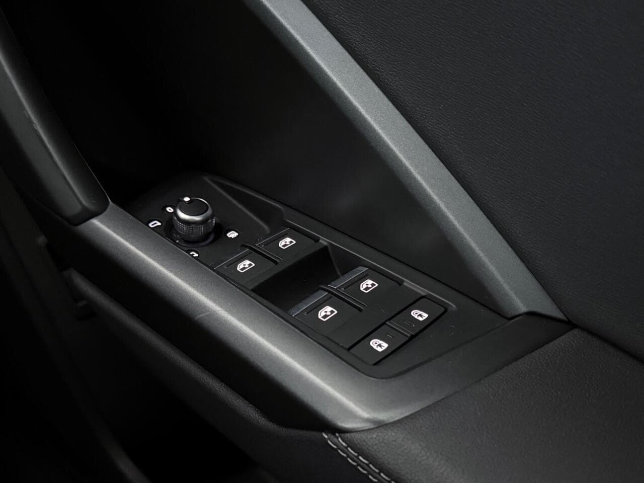 Audi Q3 thumbnail Misc Controls