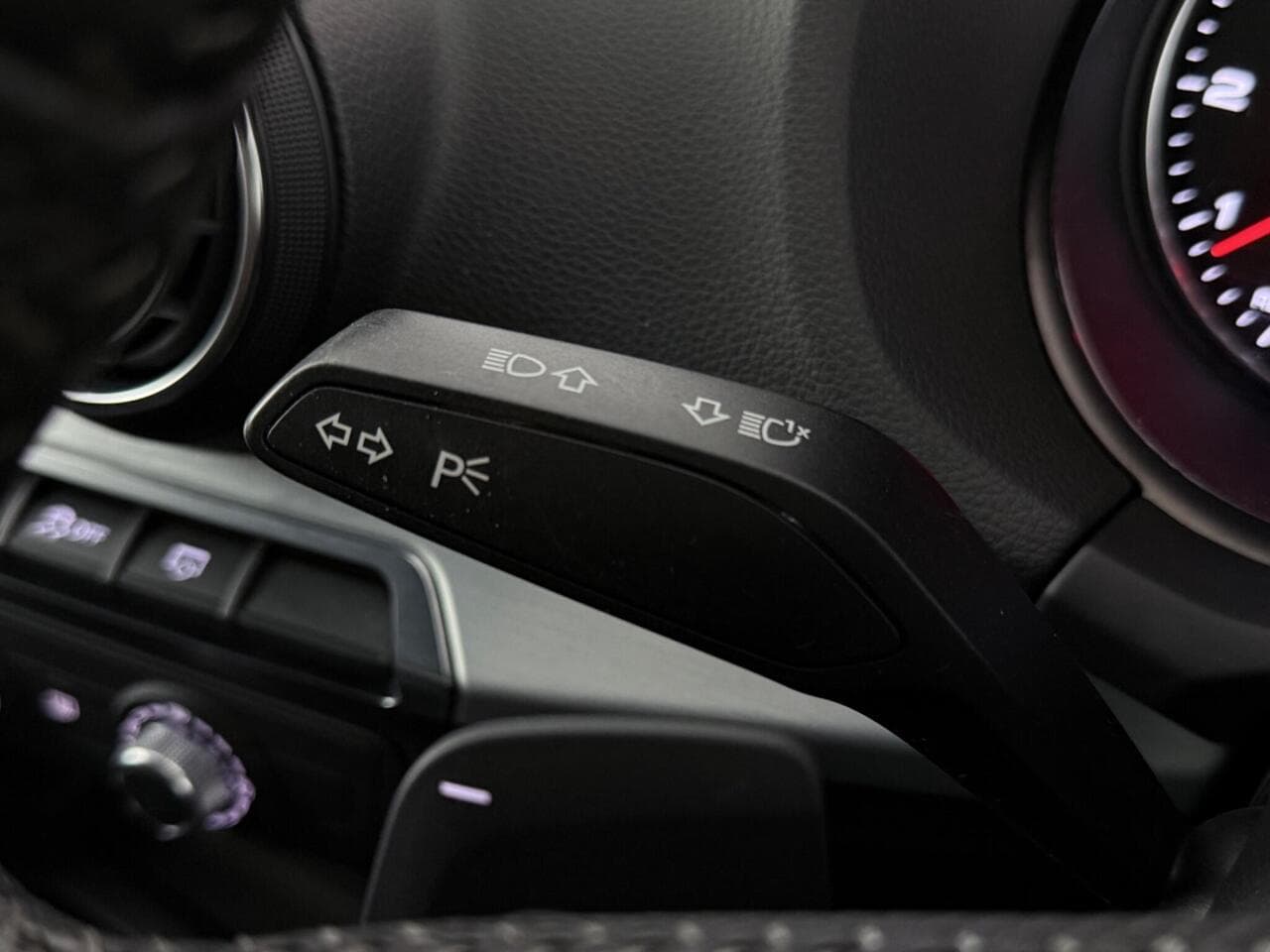 Audi Q2 thumbnail Misc Controls