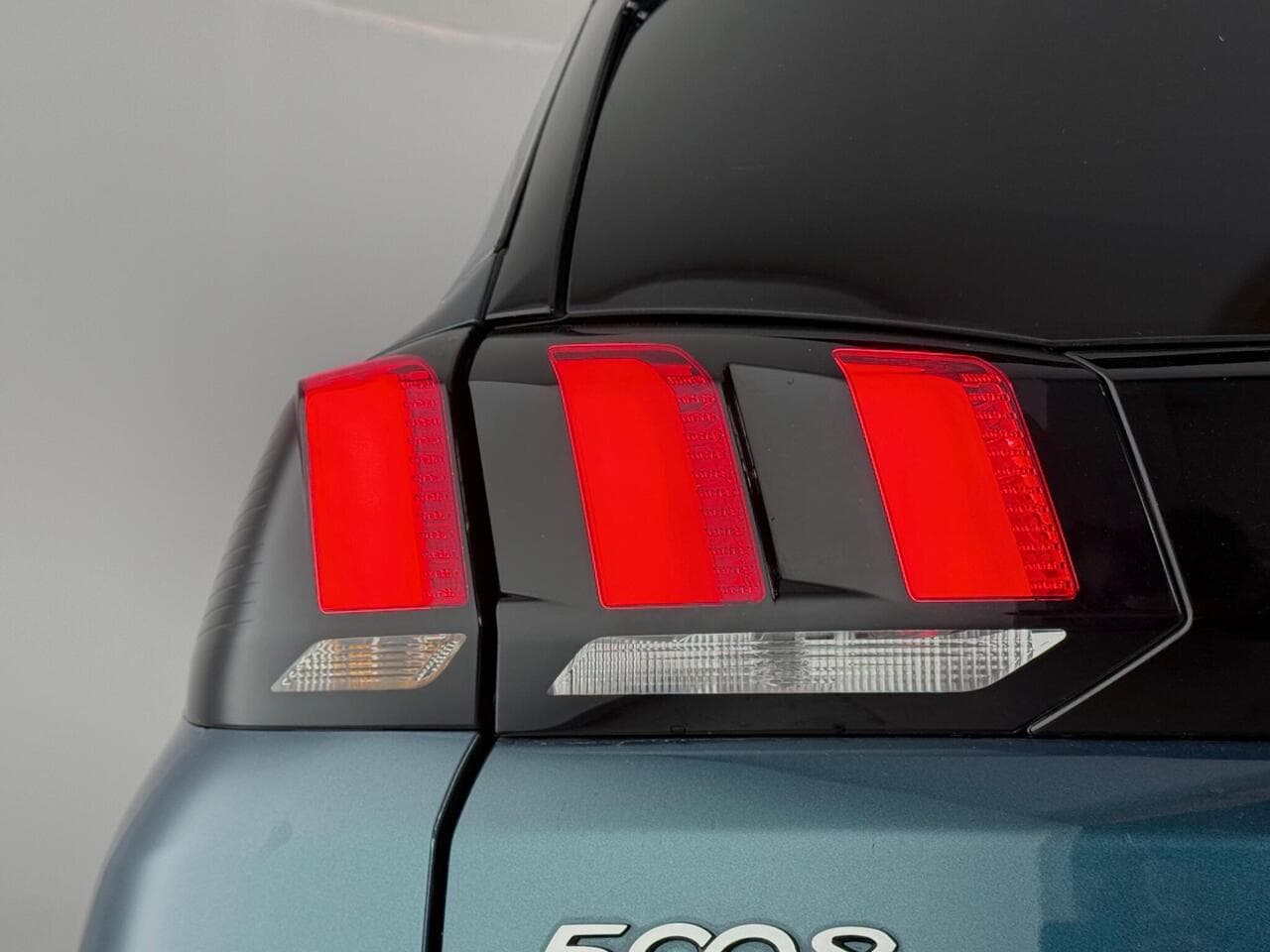 Peugeot 5008 thumbnail Lights Rear