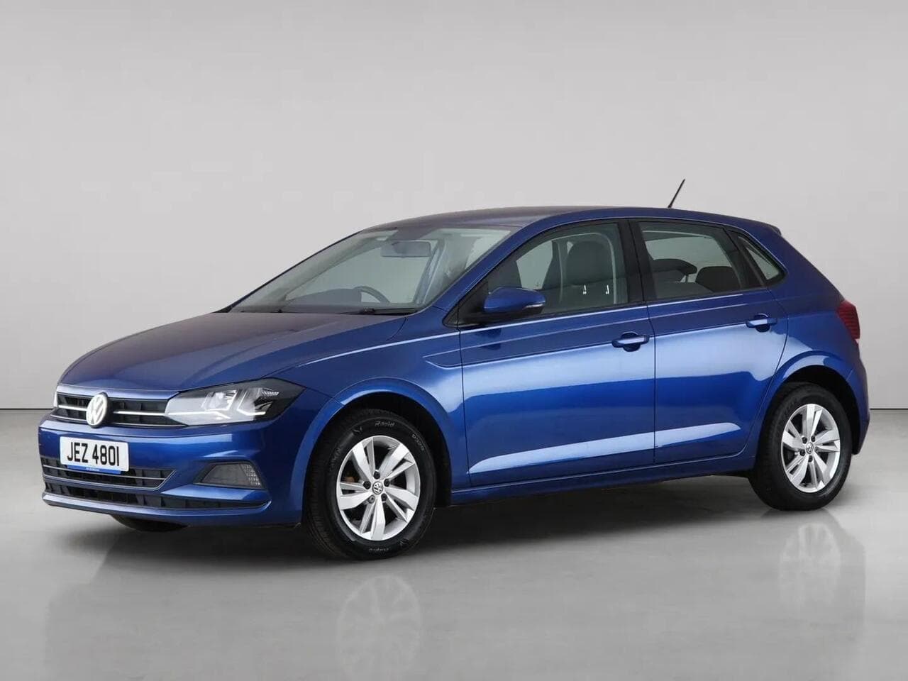 Volkswagen Polo thumbnail Front Left