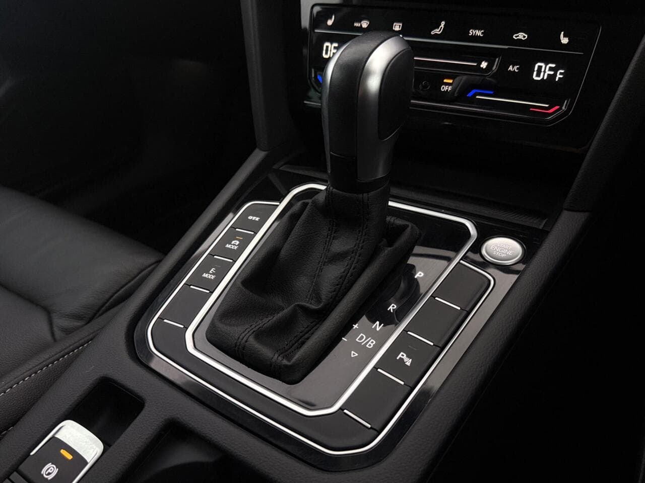 Volkswagen Passat thumbnail Interior Front