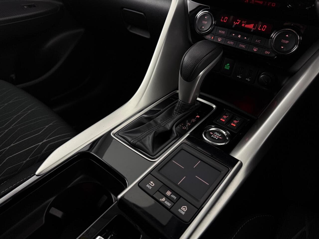 Mitsubishi Eclipse Cross thumbnail Interior Front