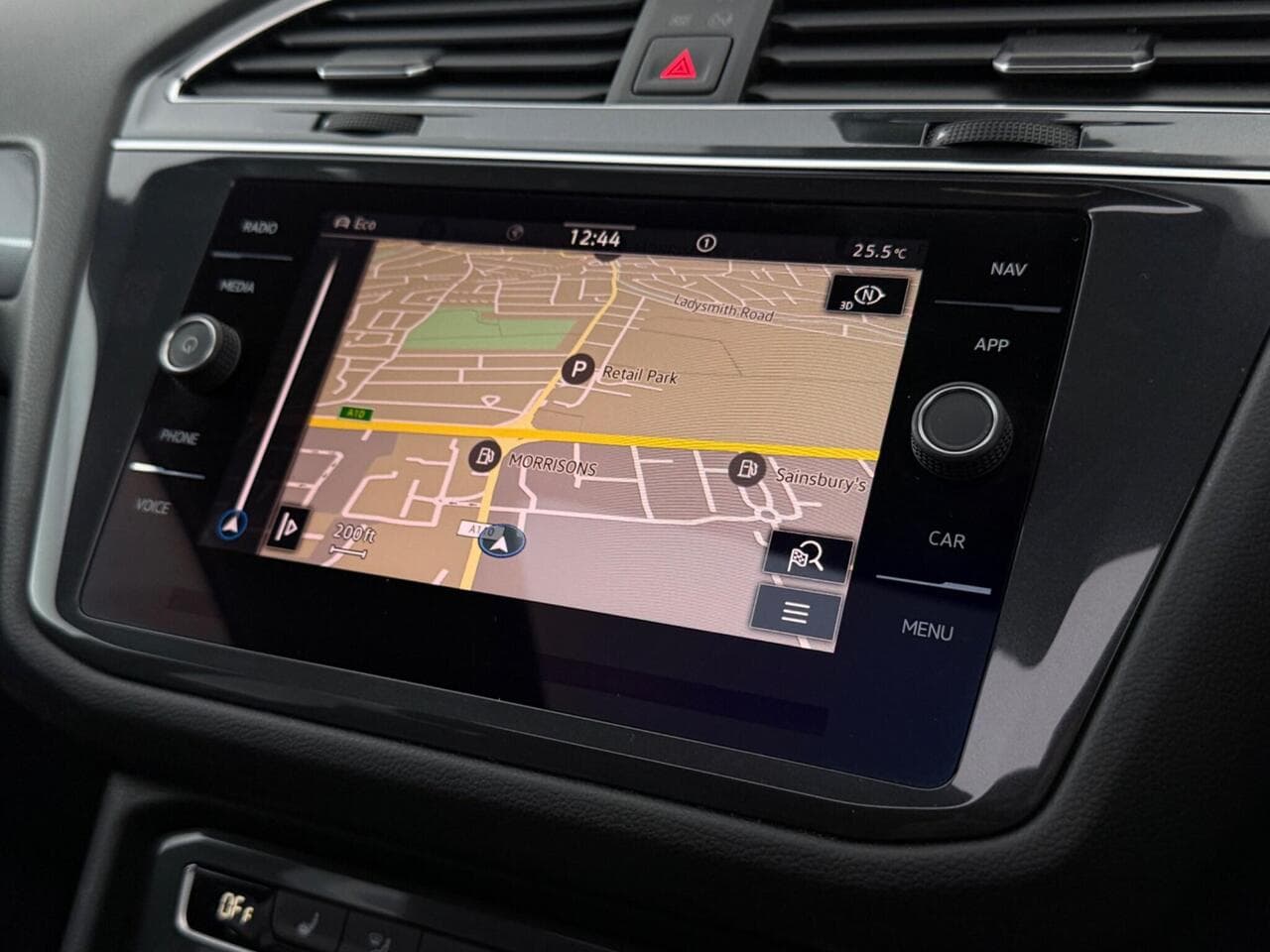 Volkswagen Tiguan Allspace thumbnail Infotainment System