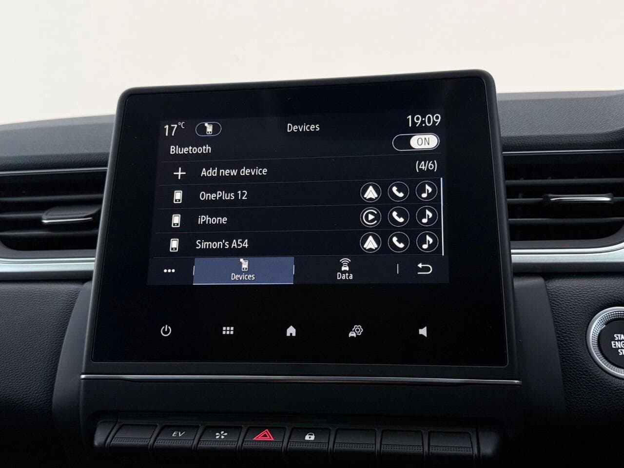 Renault Captur thumbnail Infotainment System