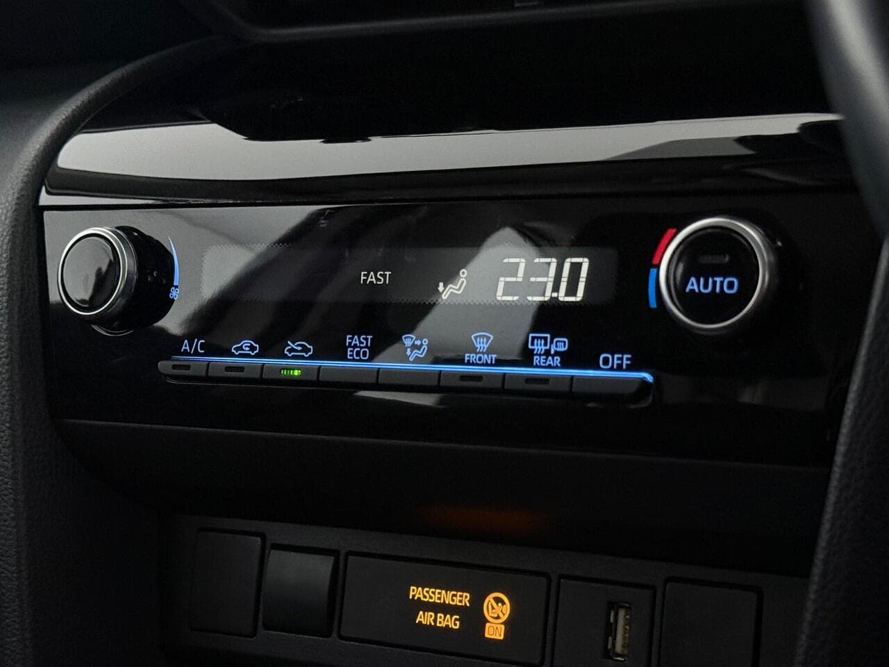 Toyota Yaris Cross thumbnail Infotainment System