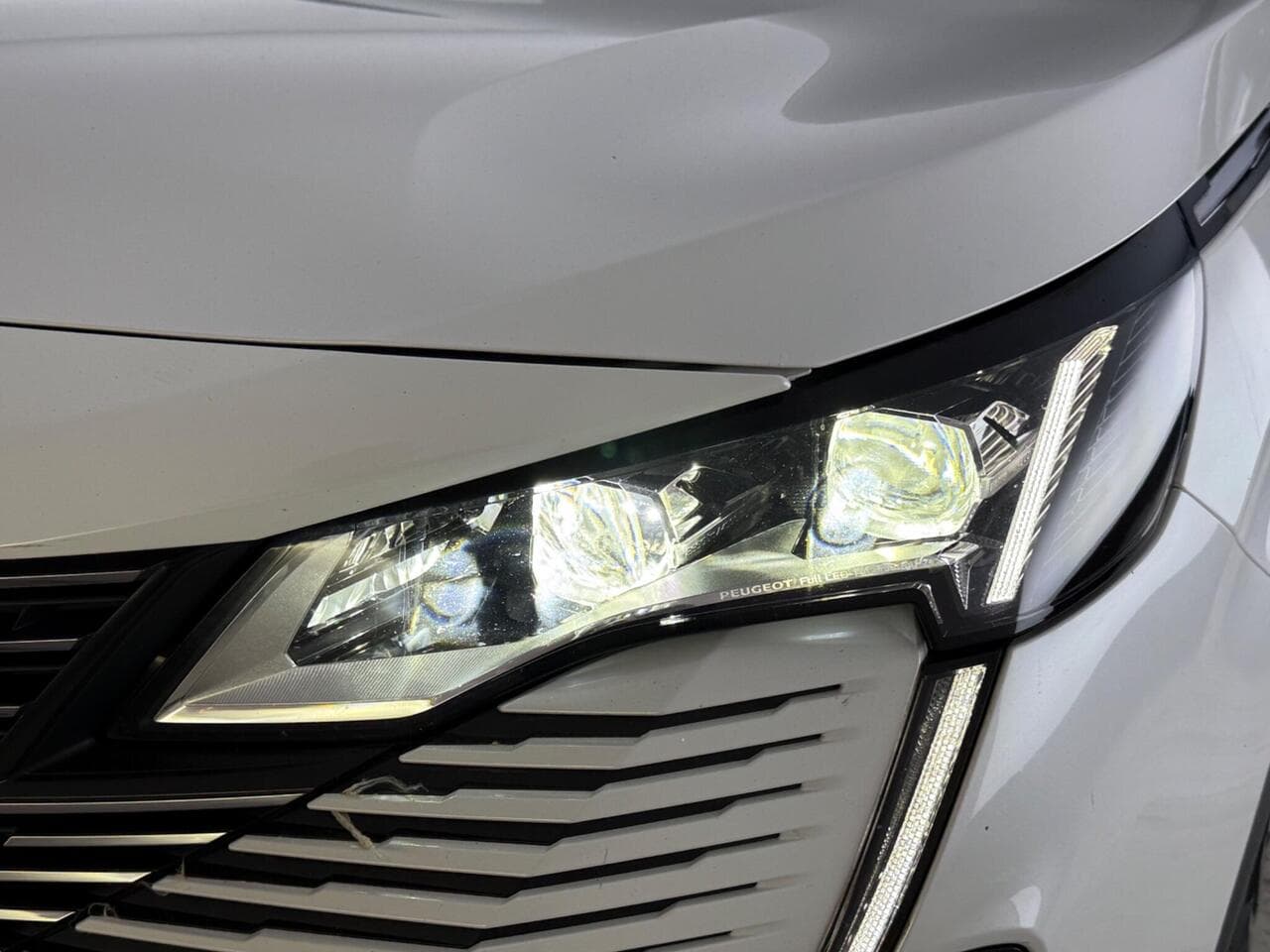 Peugeot 5008 thumbnail Lights Front