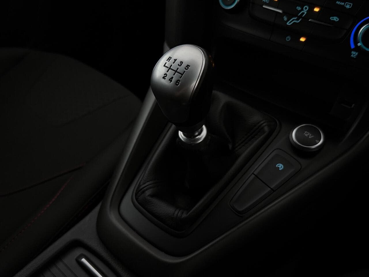 Ford Focus thumbnail Interior Front