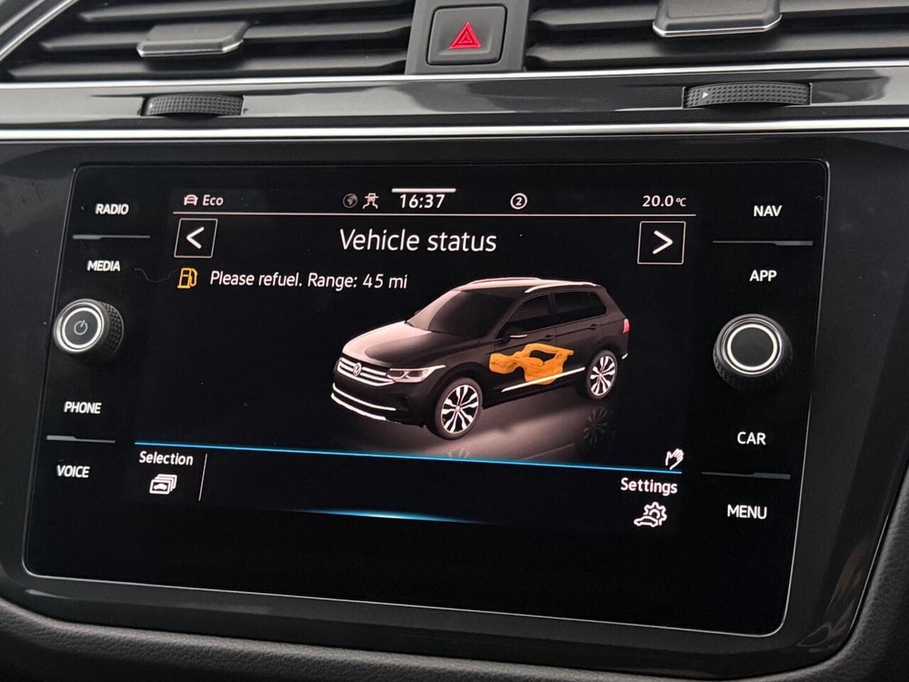 Volkswagen Tiguan thumbnail Infotainment System