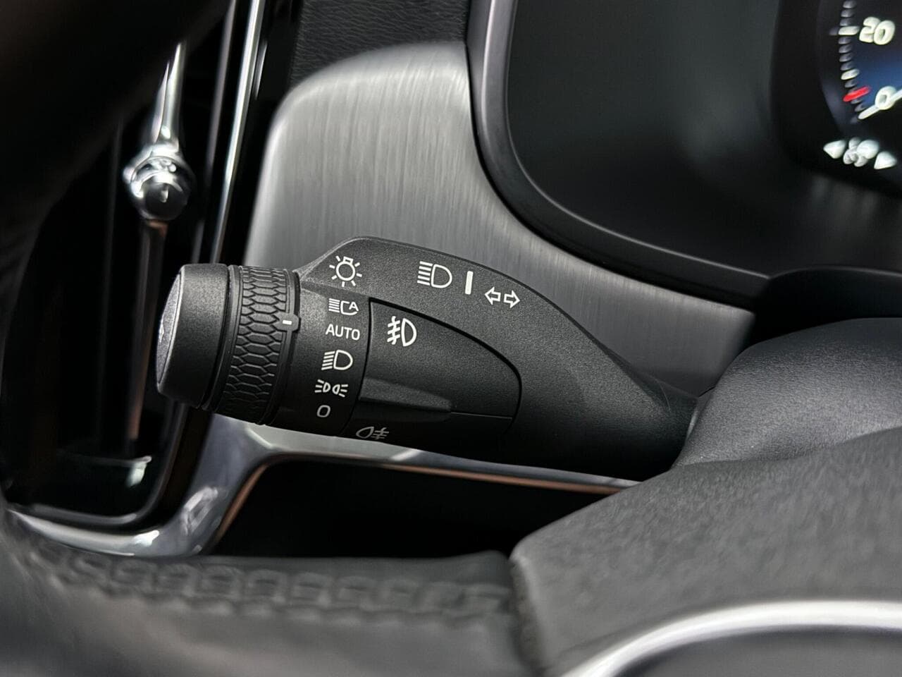 Volvo V90 thumbnail Misc Controls