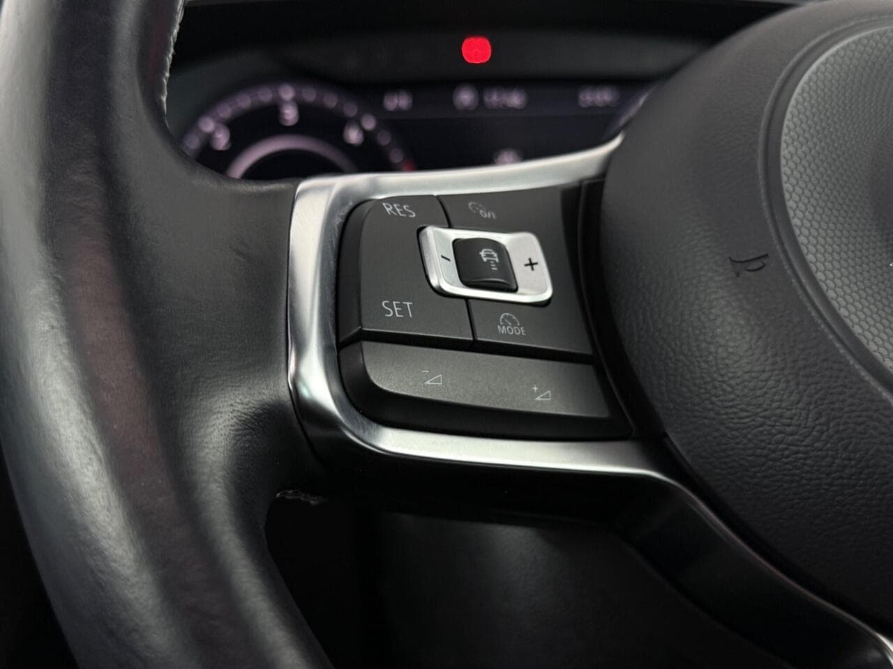 Volkswagen Tiguan thumbnail Misc Controls