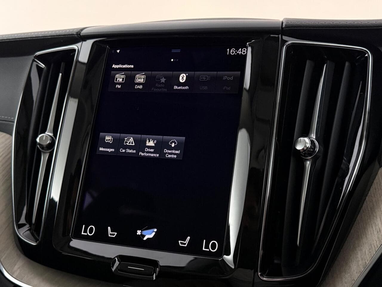 Volvo XC60 thumbnail Infotainment System