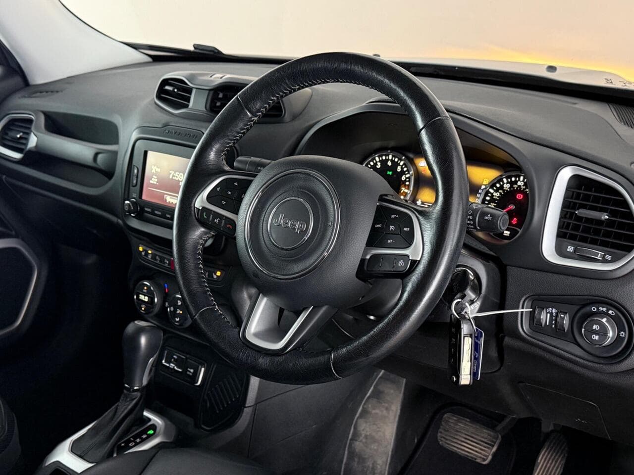 Jeep Renegade thumbnail Inconclusive