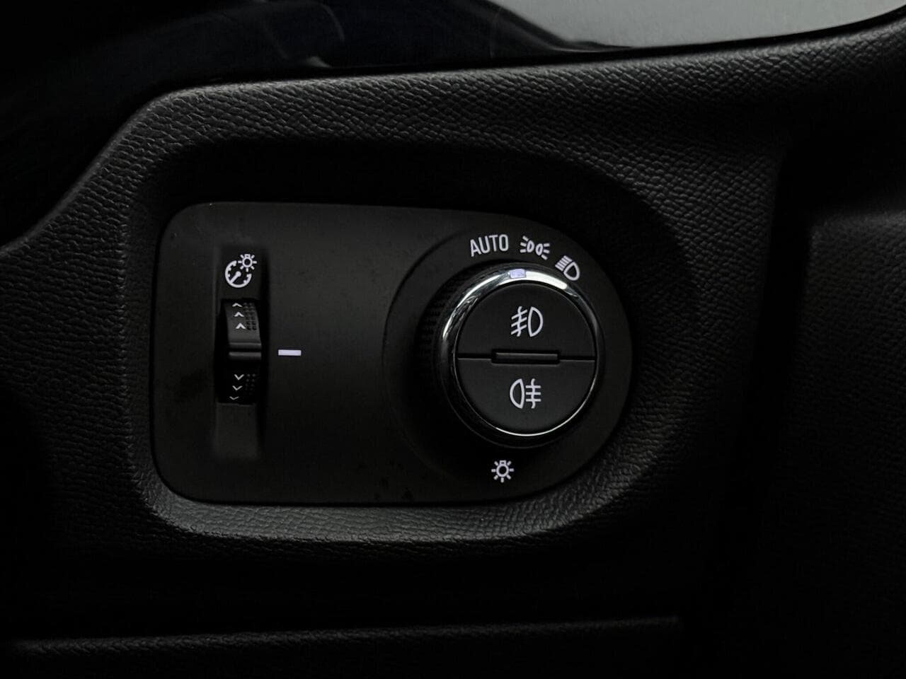 Vauxhall Corsa thumbnail Misc Controls