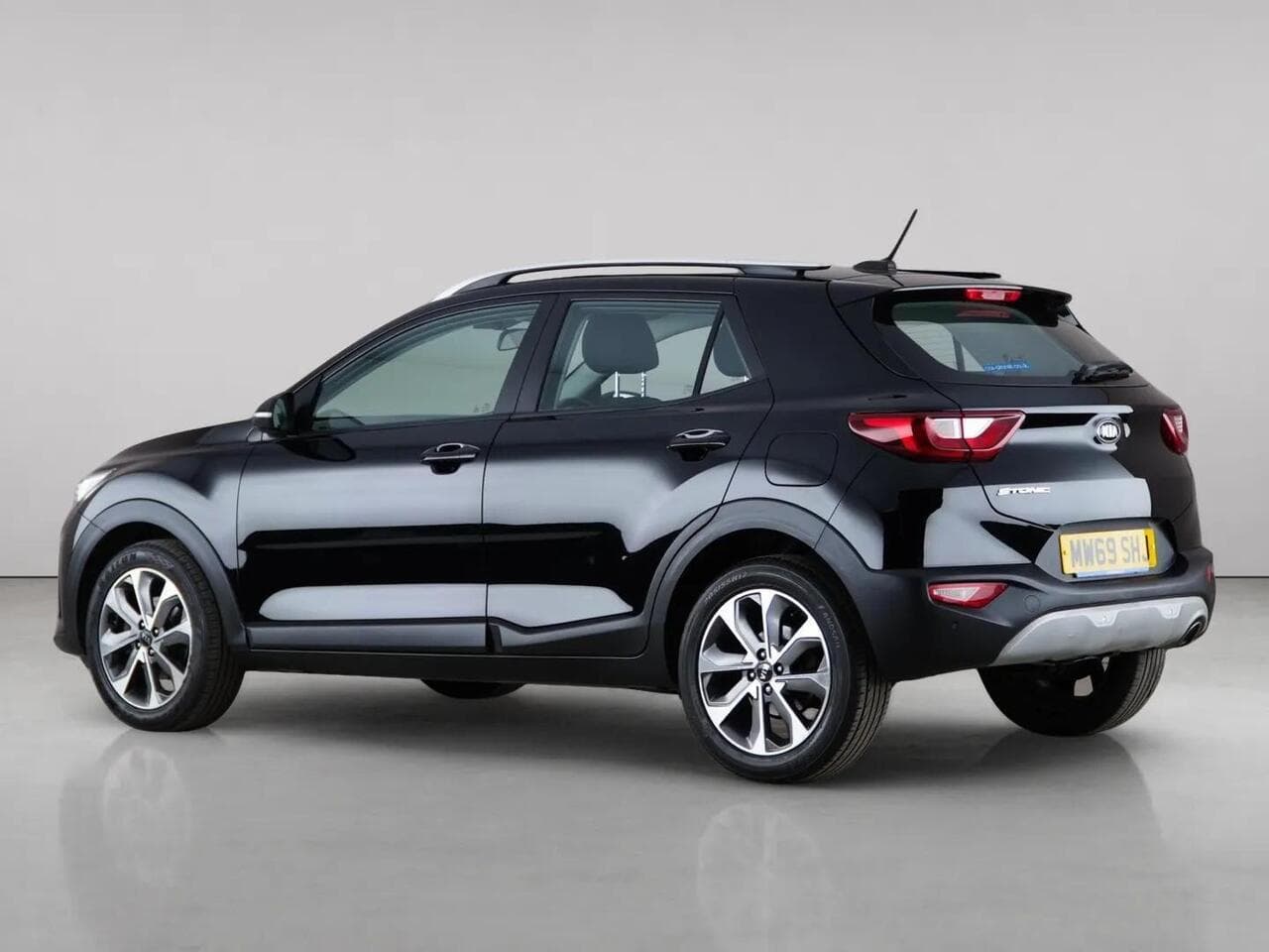 Kia Stonic thumbnail Side Left