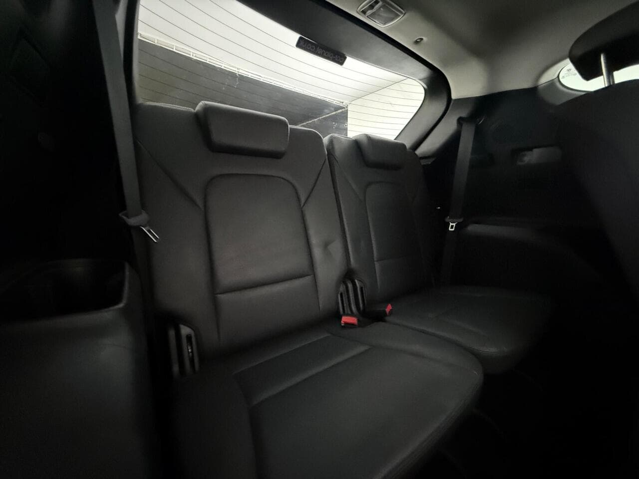 Hyundai Santa Fe thumbnail Seats Rear