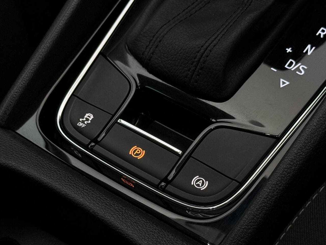 Skoda Karoq thumbnail Misc Controls