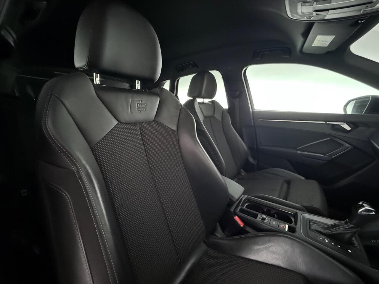 Audi Q3 thumbnail Seat Driver