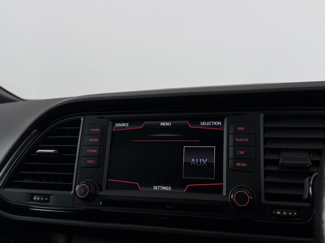 SEAT Leon thumbnail Infotainment System