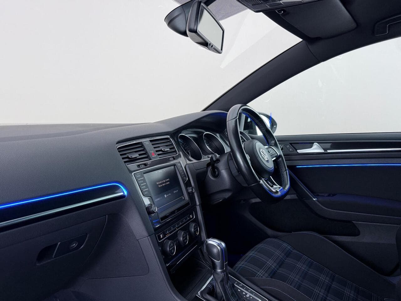Volkswagen Golf thumbnail Interior Front