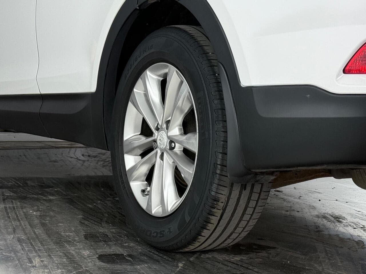 Hyundai Santa Fe thumbnail Wheel